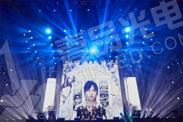 LED透明屏“九宮格”創(chuàng)意設(shè)計酷炫周筆暢演唱會