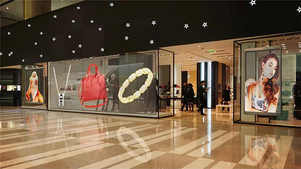 LED櫥窗透明屏是未來商店的標(biāo)配