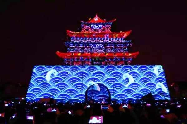 當(dāng)場(chǎng)看傻！點(diǎn)光源這個(gè)“變裝”動(dòng)作“美翻”一條街